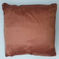 Chinese kussen met oranje zijde 